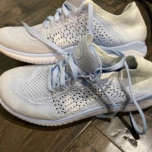 Nike fly knits from a smoke and pet free home